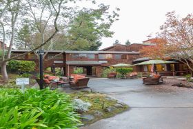 Brookdale Chanate patio