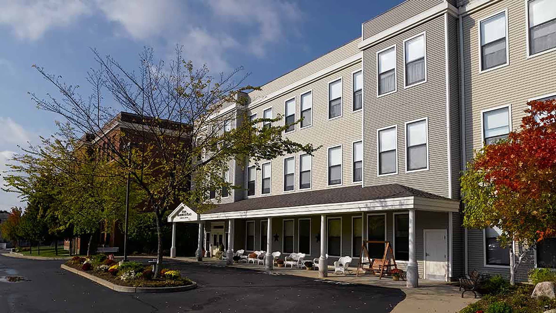 Holiday Maplewood Place community exterior