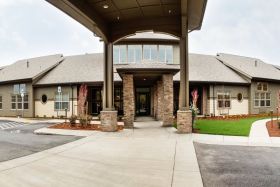 Waterhouse Ridge Memory Care outdoor common area