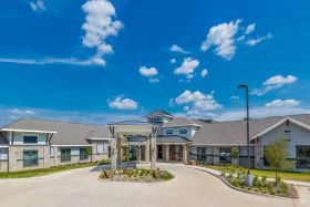 Lynridge of Arlington community exterior