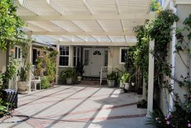 Encino Gardens 