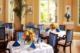 Allegro Hyde Park dining room