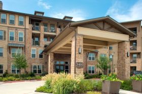 Discovery Village at Alliance Town Center Independent Living community exterior