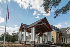 YourLife of Pensacola outdoor common area